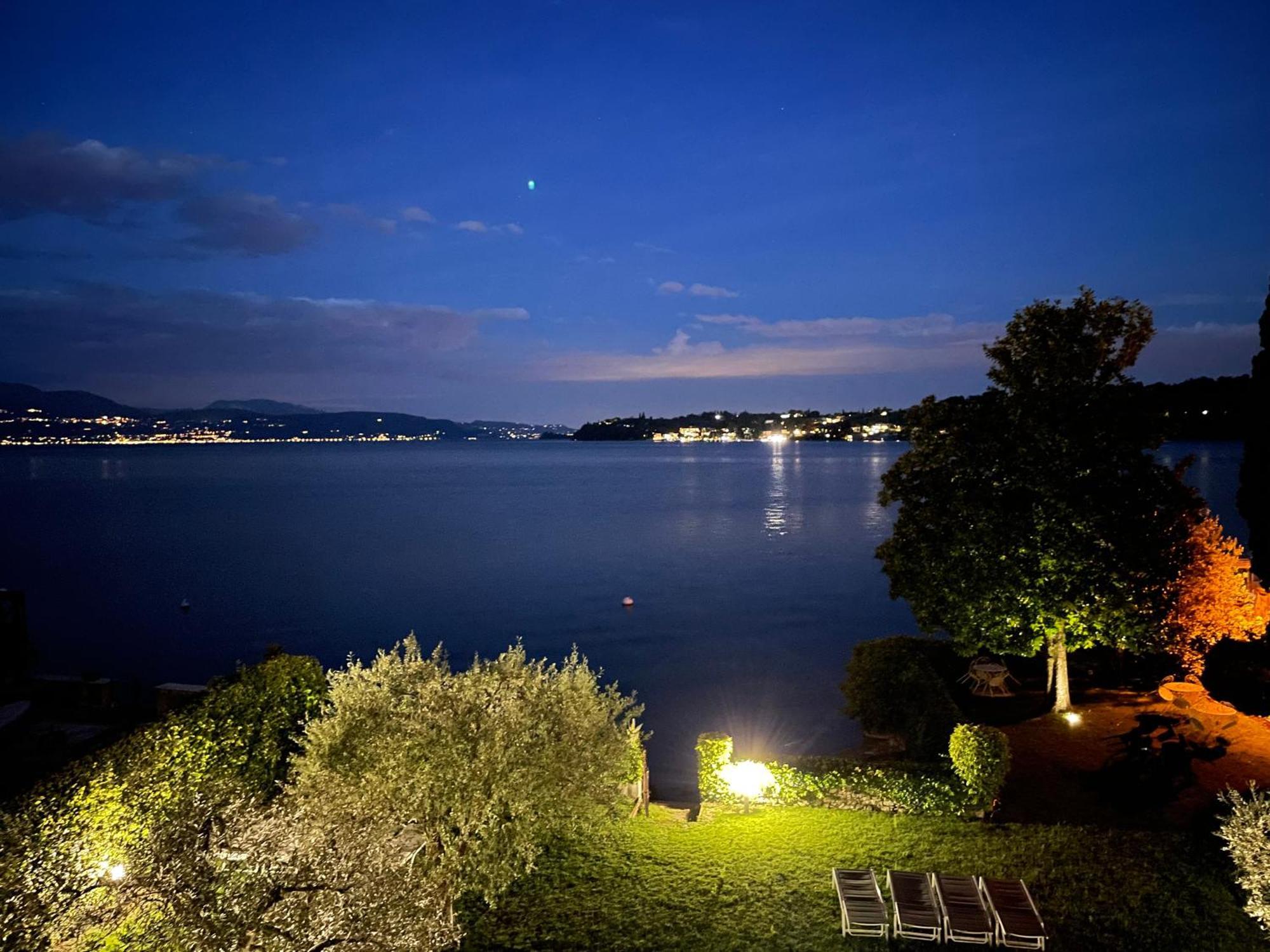 Luxury Lakeside Apartment Right On The Water Salò Eksteriør billede