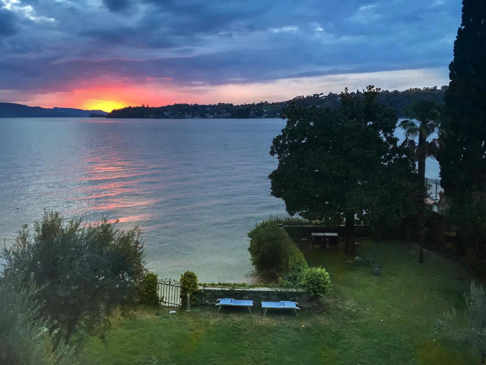 Luxury Lakeside Apartment Right On The Water Salò Eksteriør billede