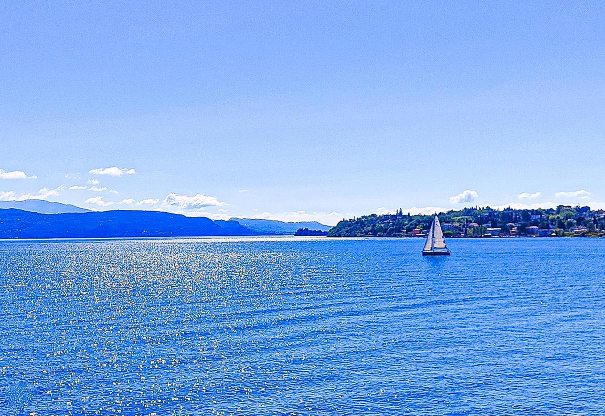 Luxury Lakeside Apartment Right On The Water Salò Eksteriør billede