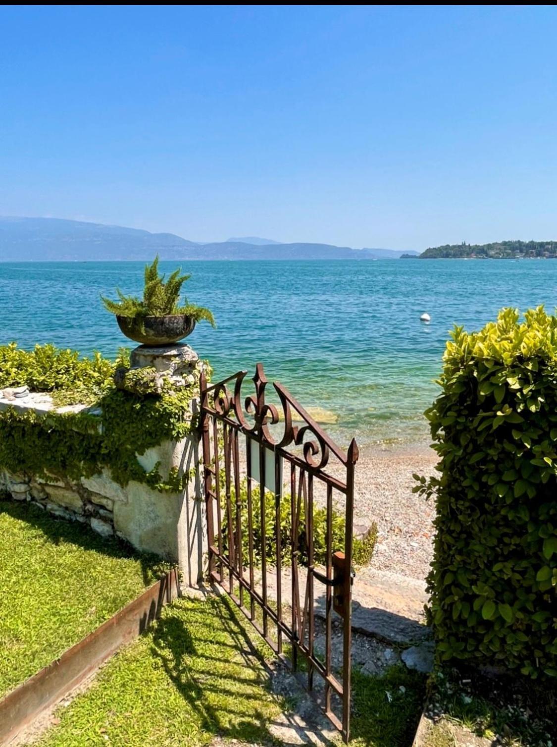 Luxury Lakeside Apartment Right On The Water Salò Eksteriør billede