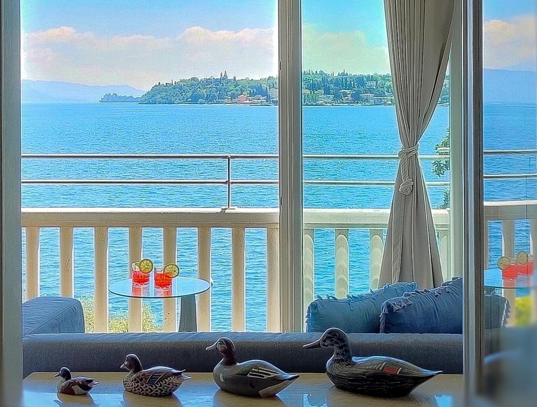 Luxury Lakeside Apartment Right On The Water Salò Eksteriør billede