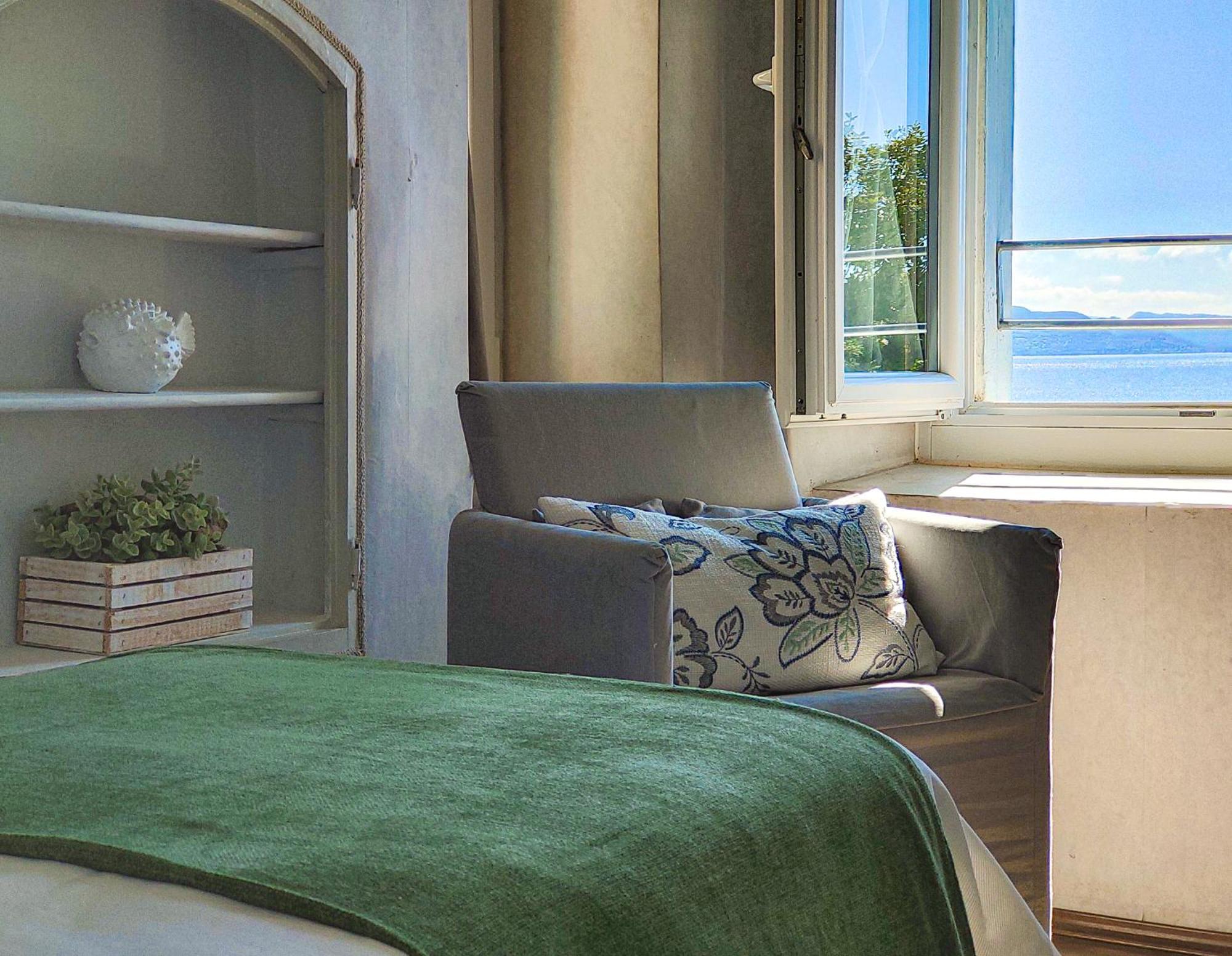 Luxury Lakeside Apartment Right On The Water Salò Eksteriør billede