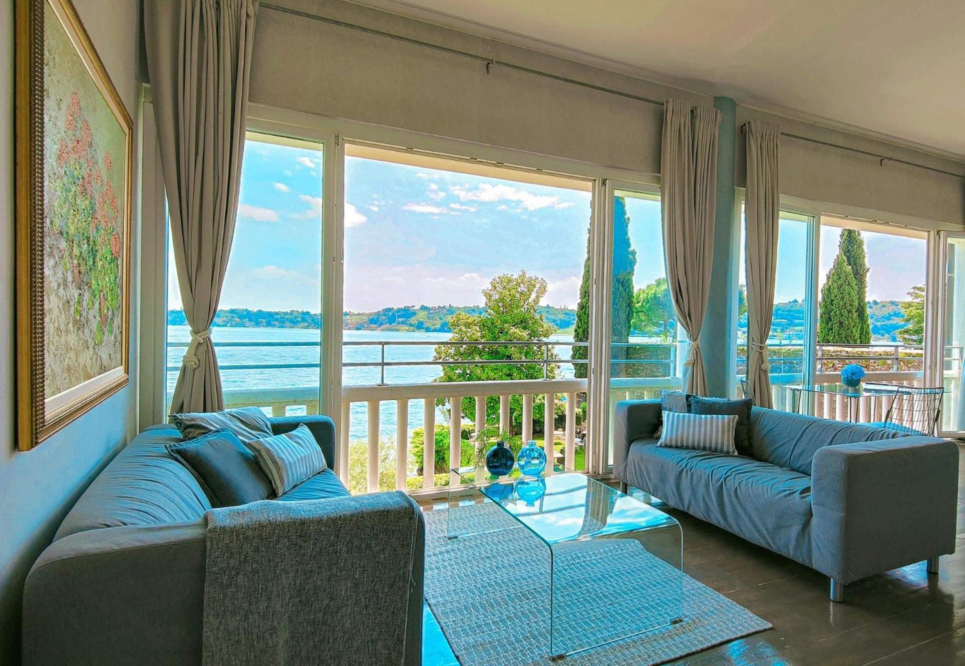 Luxury Lakeside Apartment Right On The Water Salò Eksteriør billede