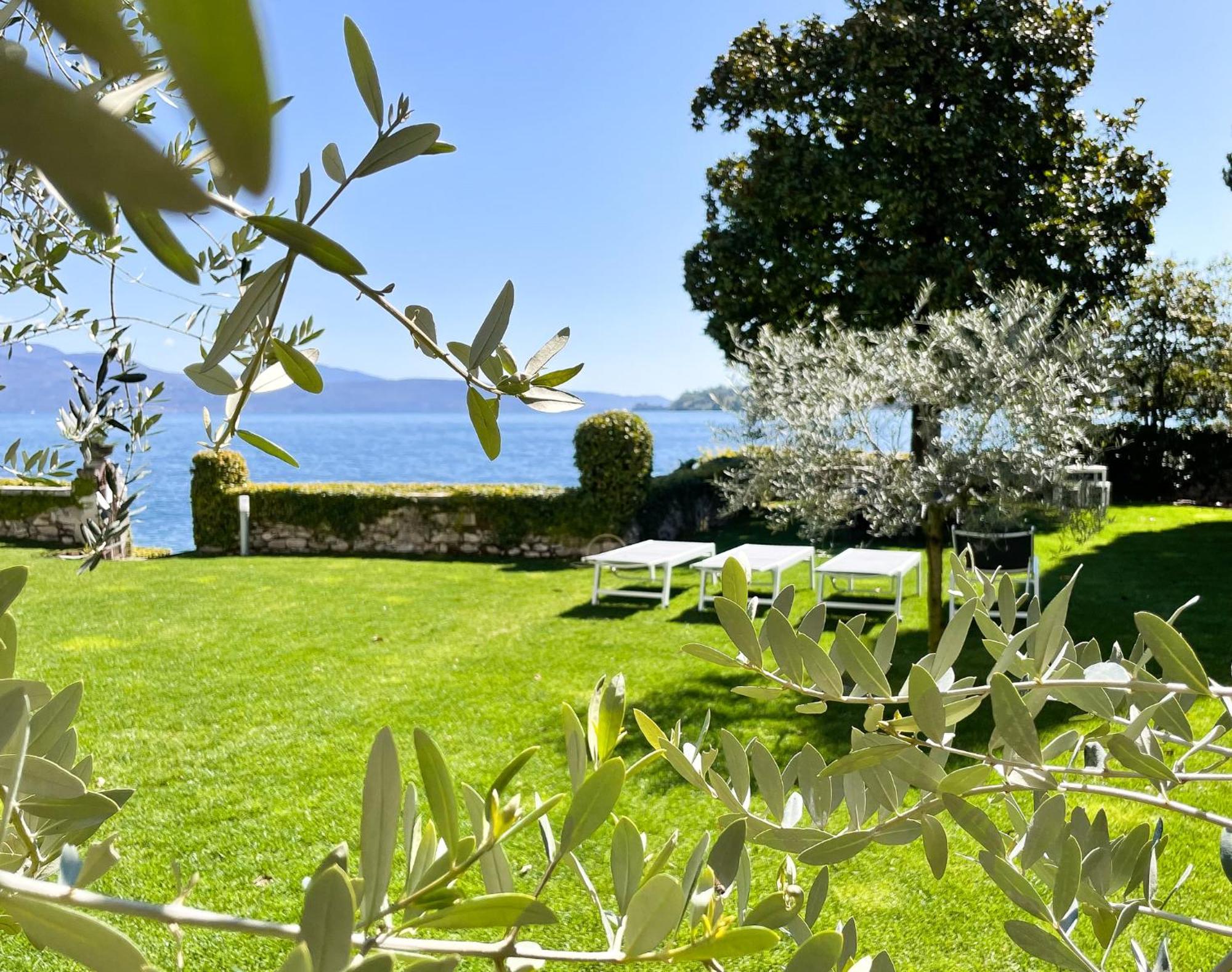 Luxury Lakeside Apartment Right On The Water Salò Eksteriør billede